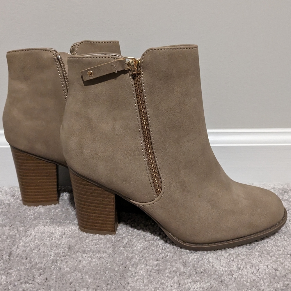 Woman's Booties - image 2